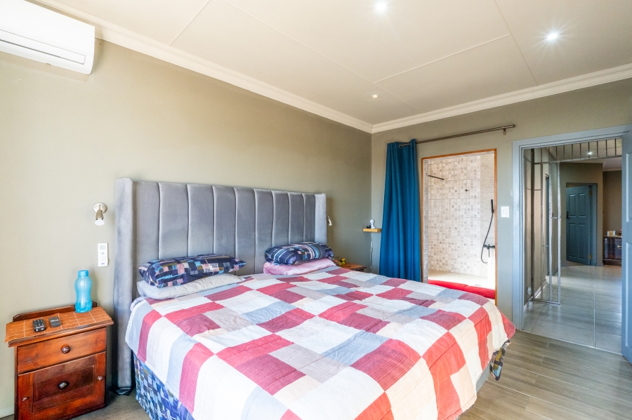 4 Bedroom Property for Sale in Dana Bay Western Cape